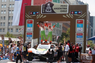 MOTORSPORT - DAKAR PERU CHILE ARGENTINA  2013 - FINISH / ARRIVEE - SANTIAGO (CHI) - 19/01/2013 - PHOTO :  FRANÃOIS FLAMAND / DPPI - 
CHABOT RONAN ( FRANCE ) - SMG - TOYS MOTORS - SMG - AMBIANCE - PORTRAIT PODIUM