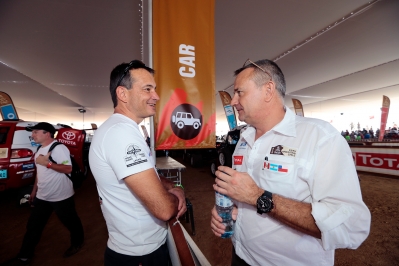 MOTORSPORT - DAKAR PERU CHILE ARGENTINA  2013 - SCRUTINEERING / VERIFICATION - LIMA  (PER) - 02 TO 04/01/2013 - PHOTO : FREDERIC LE FLOC'H / DPPI - CHABOT RONAN ( FRANCE ) - SMG - TOYS MOTORS - SMG - AMBIANCE - PORTRAIT / LAVIGNE ETIENNE (FR) MANAGEMENT ORGANISATION RACE DIRECTOR- AMBIANCE - PORTRAIT