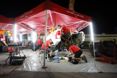 316 CHABOT Ronan (fra) PILLOT Gilles (fra) TOYOTA ambiance during the Dakar 2016 Argentina,  Bolivia, Etape 11 / Stage 11,  La Rioja - San Juan,  from  January 14, 2016 - Photo Gregory Lenormand / DPPI