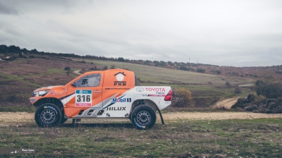 toys-motors-hilux-dakar-1678a