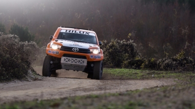 toys-motors-hilux-dakar-1798a